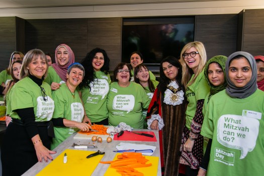 Interfaith cooking at JW3 with Laura Marks, Rabbi Laura Janner Klausner, Mayor of Camden, Remona Aly and Nisa-Nashim by Yakir Zur copy